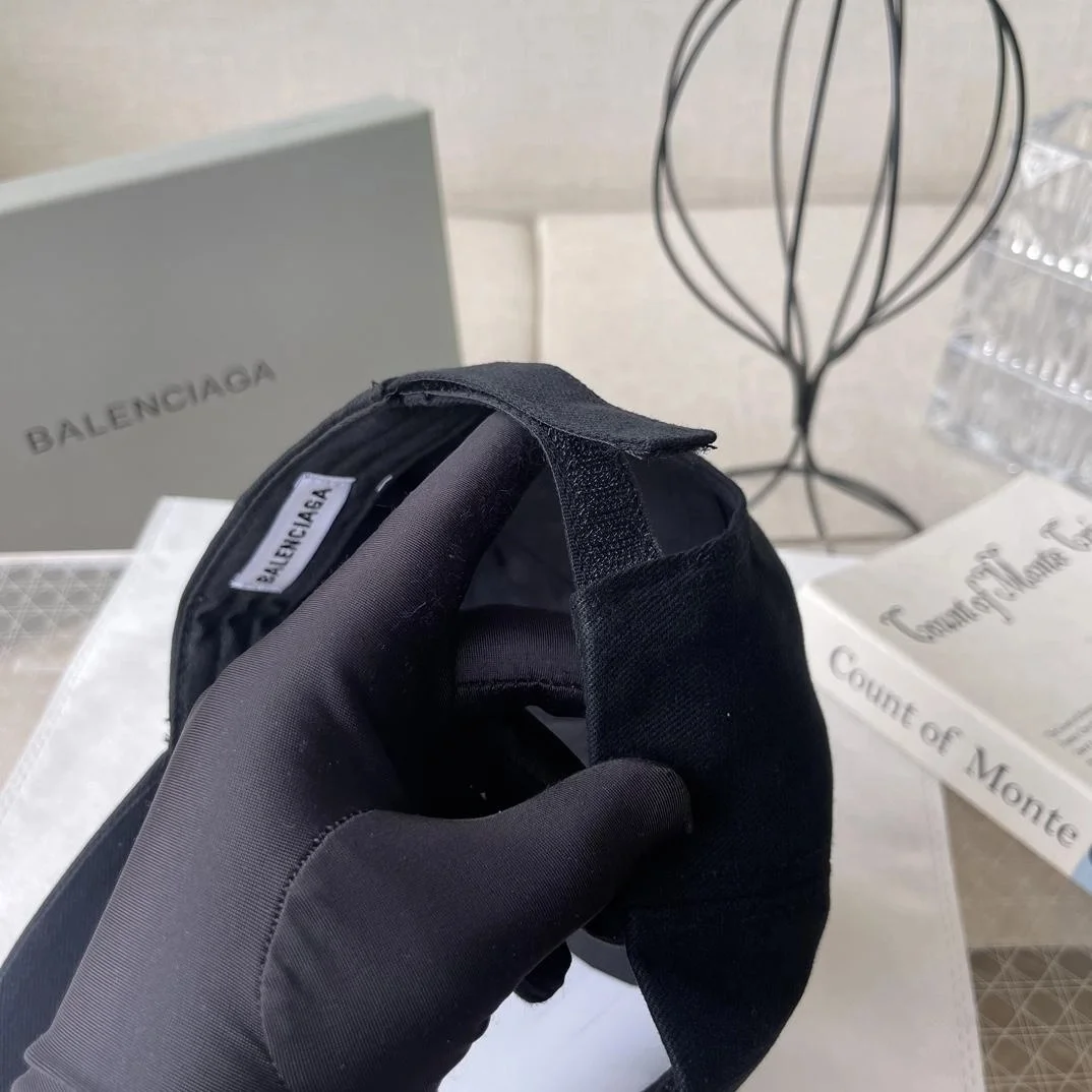 발렌시아가 더블 로고 블랙 베이스볼 캡