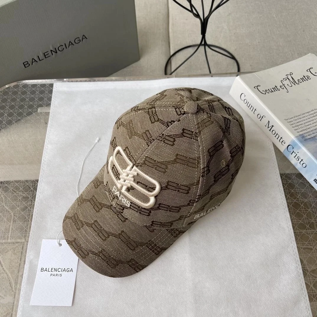 발렌시아가 BB 모노그램 베이지 베이스볼 캡