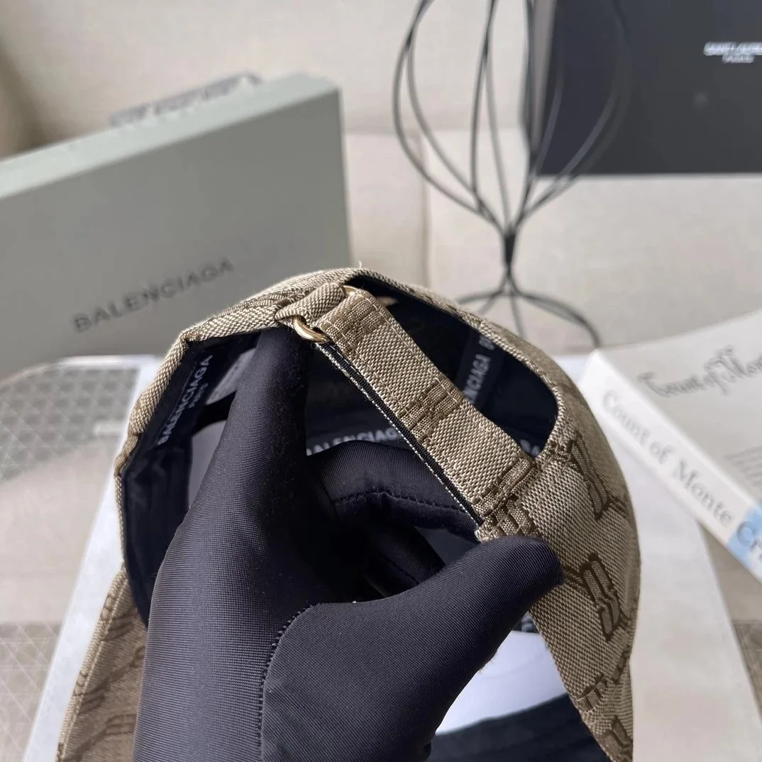 발렌시아가 BB 모노그램 베이지 베이스볼 캡