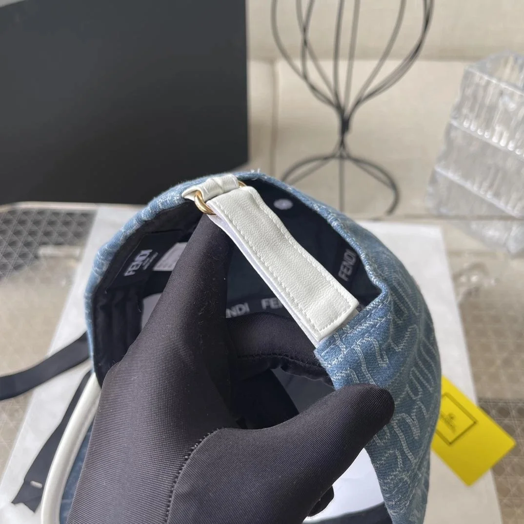 펜디 FF 자카드 블루 화이트 데님 베이스볼 캡