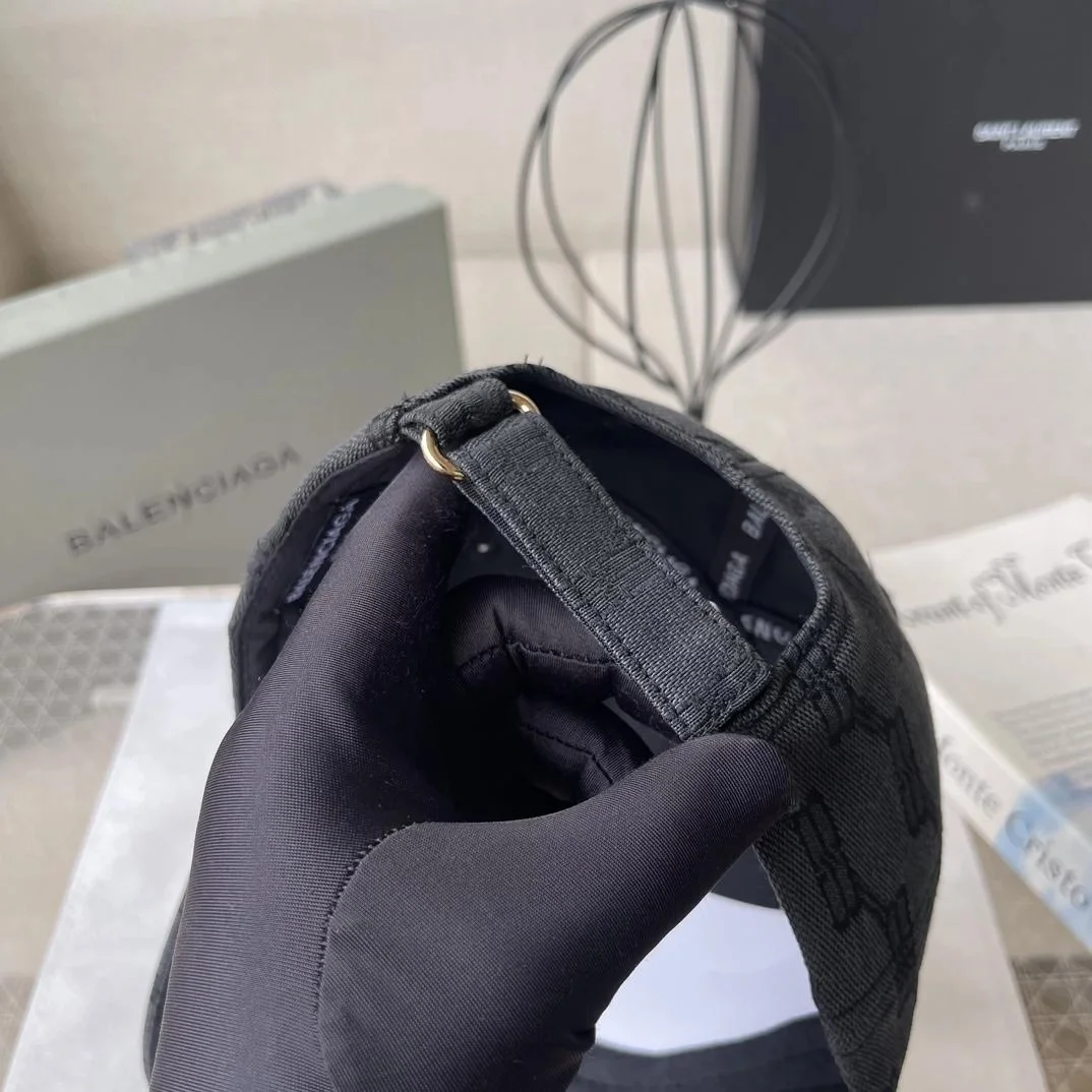 발렌시아가 BB 모노그램 블랙 베이스볼 캡