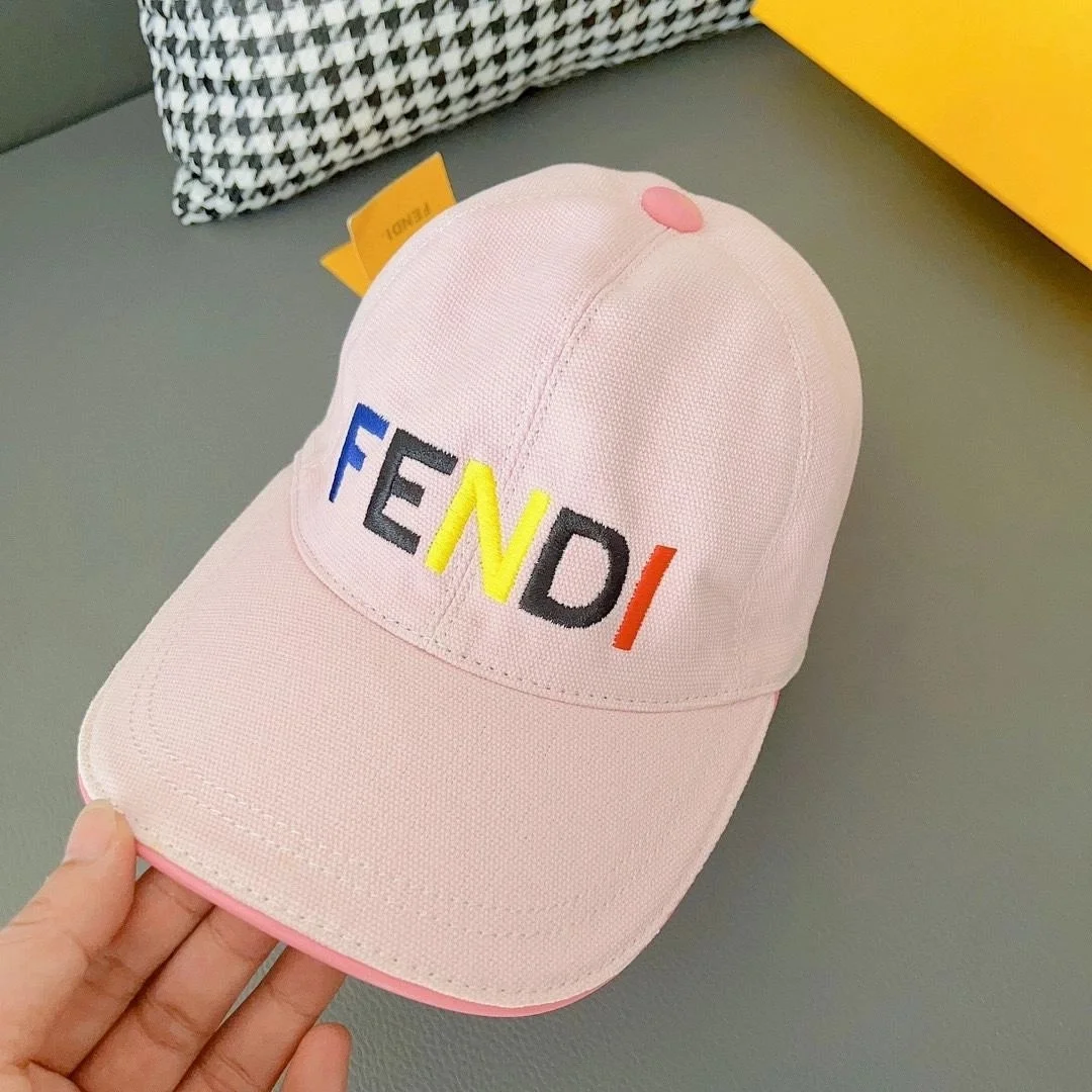 펜디 컬러 로고 자수 하이트 핑크 베이스볼 캡