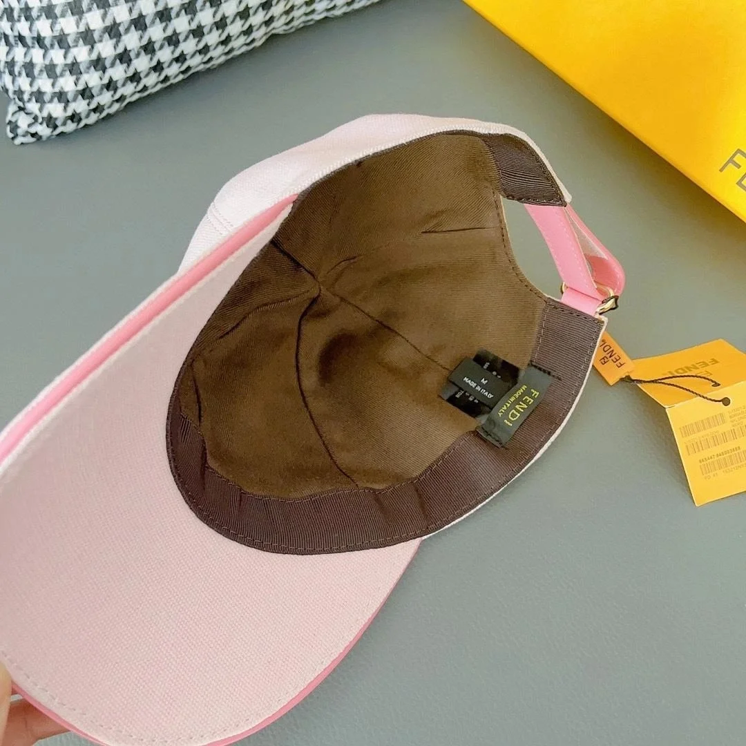 펜디 컬러 로고 자수 하이트 핑크 베이스볼 캡