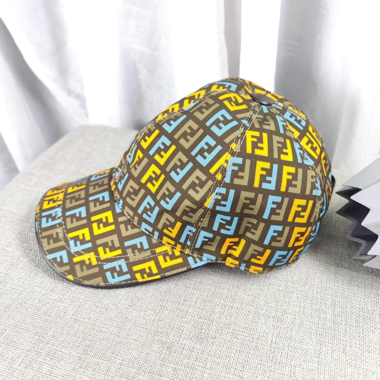 펜디 멀티 옐로우 패브릭 베이스볼 캡