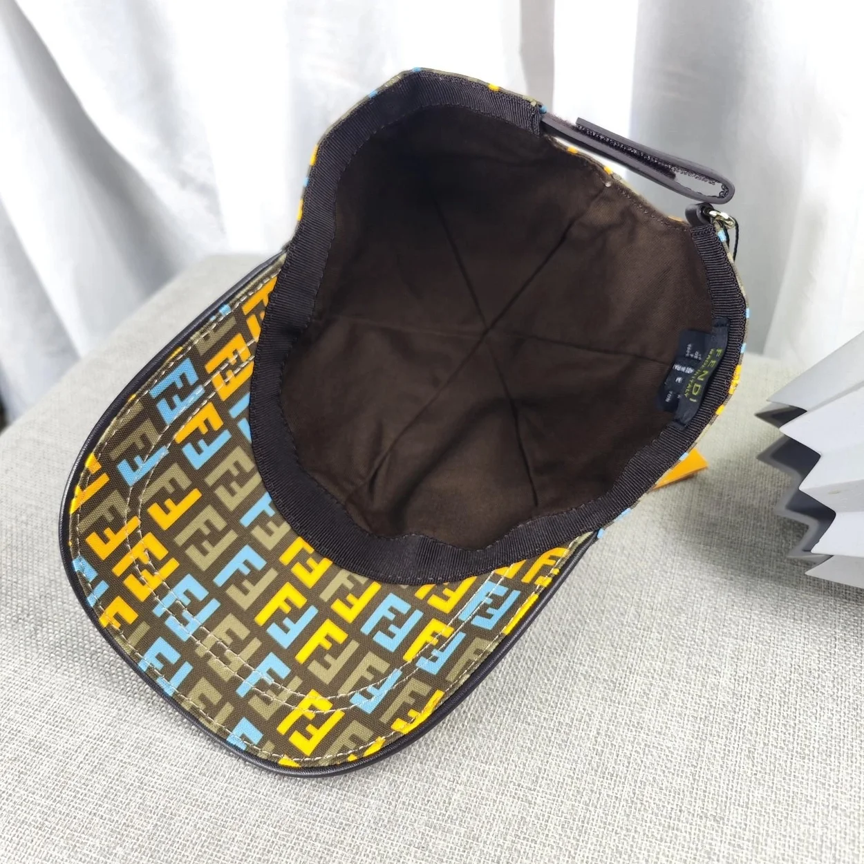 펜디 멀티 옐로우 패브릭 베이스볼 캡