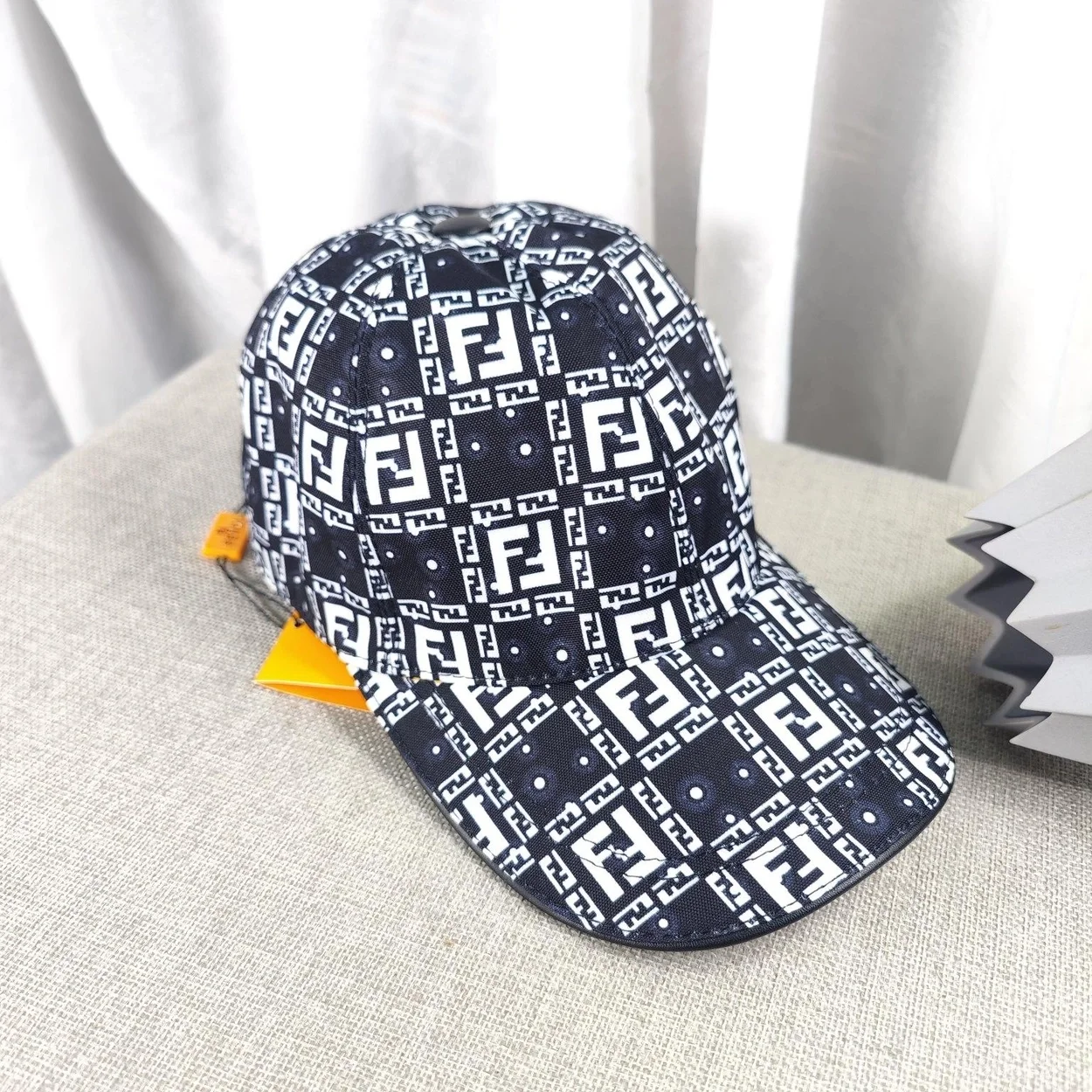 펜디 FF 스퀘어 블랙 패브릭 베이스볼 캡