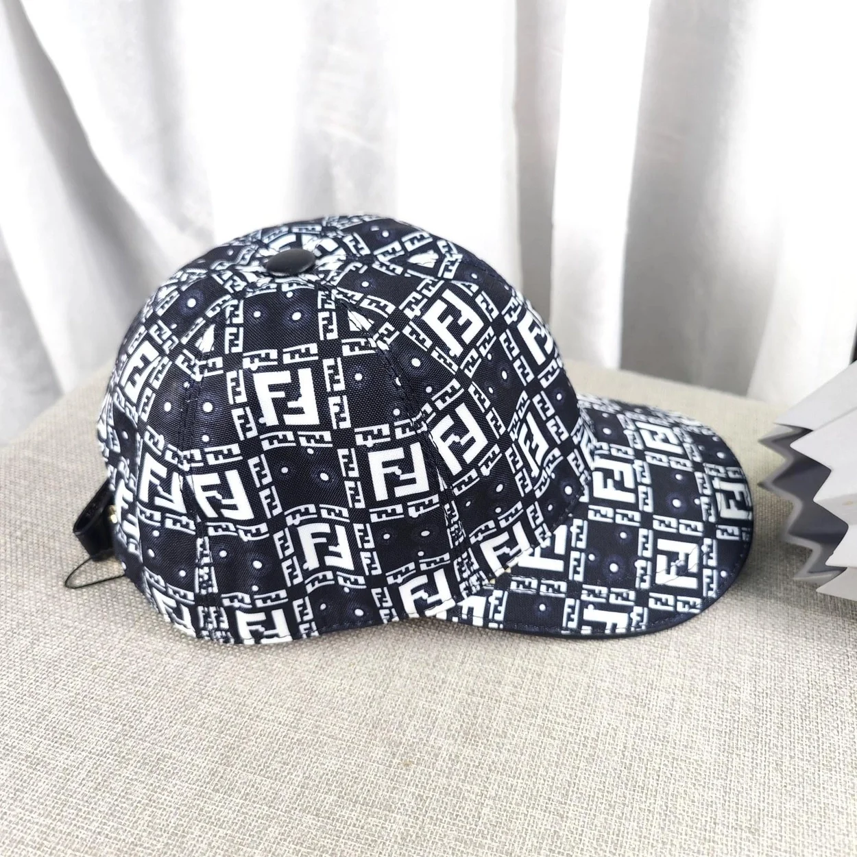 펜디 FF 스퀘어 블랙 패브릭 베이스볼 캡