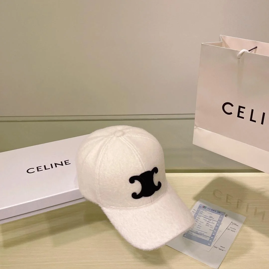 셀린느 트리옹프 화이트 퍼 베이스볼 캡