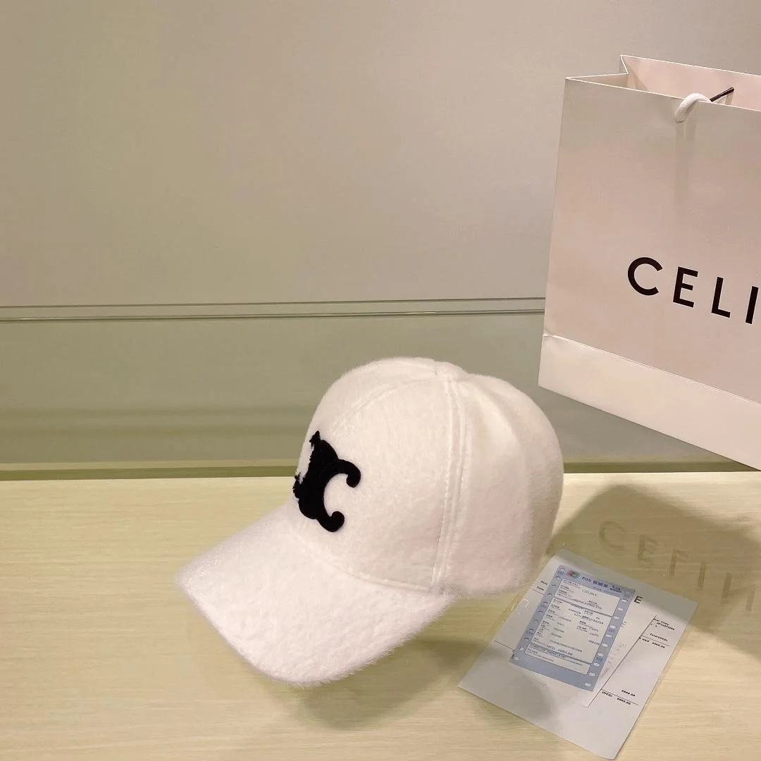 셀린느 트리옹프 화이트 퍼 베이스볼 캡