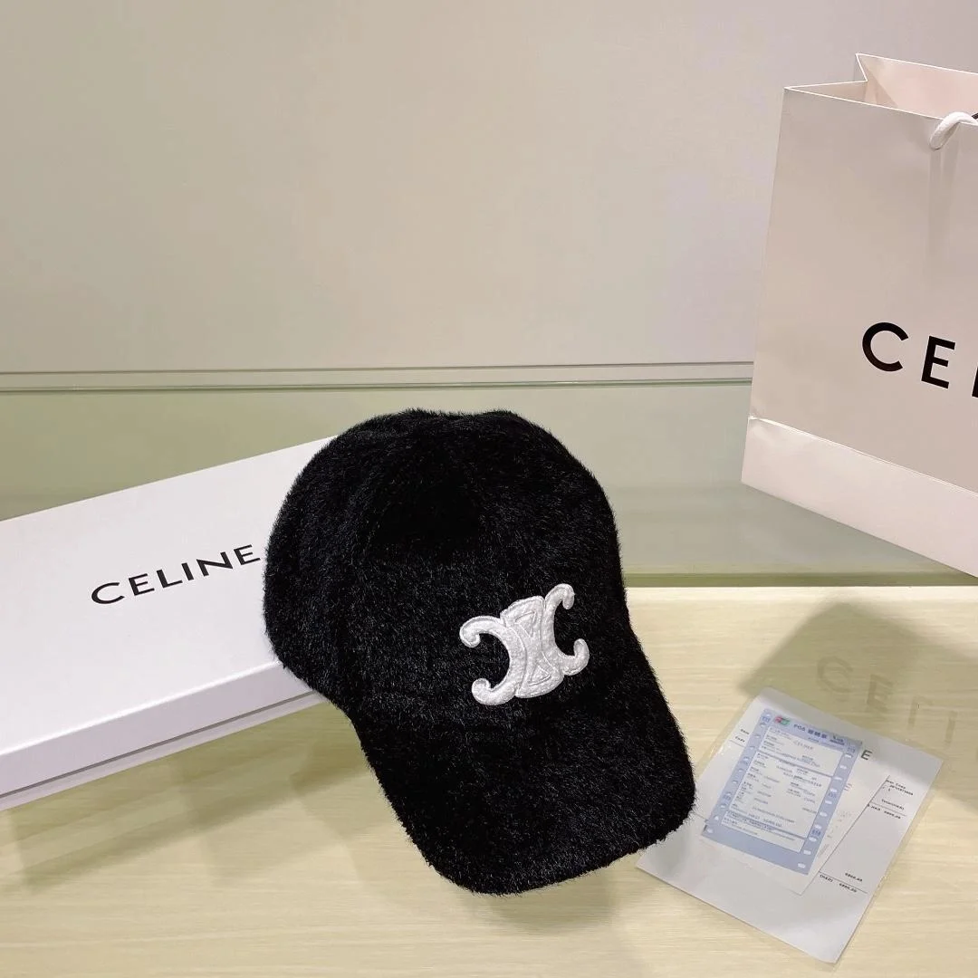 셀린느 트리옹프 블랙 퍼 베이스볼 캡