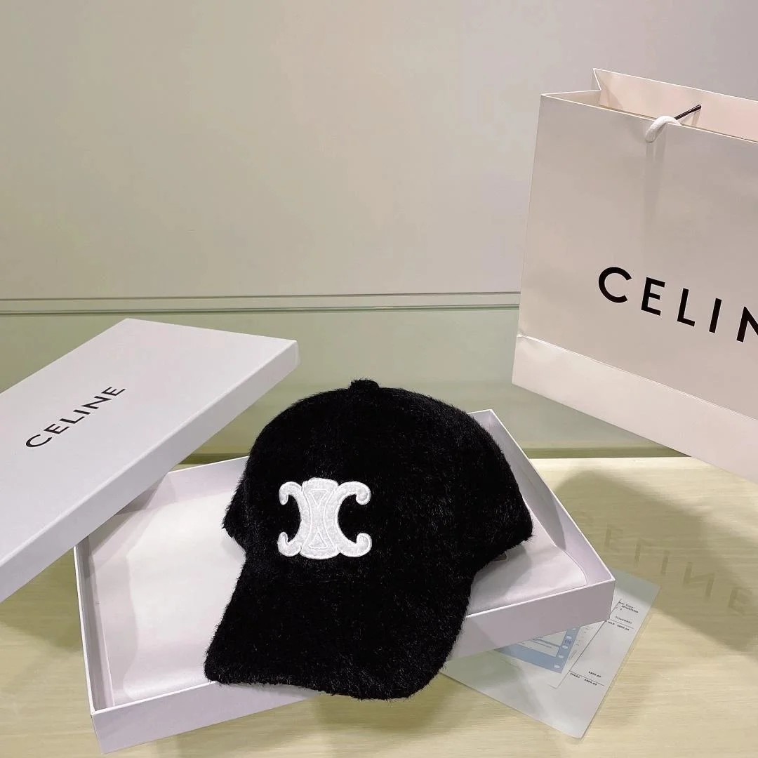 셀린느 트리옹프 블랙 퍼 베이스볼 캡