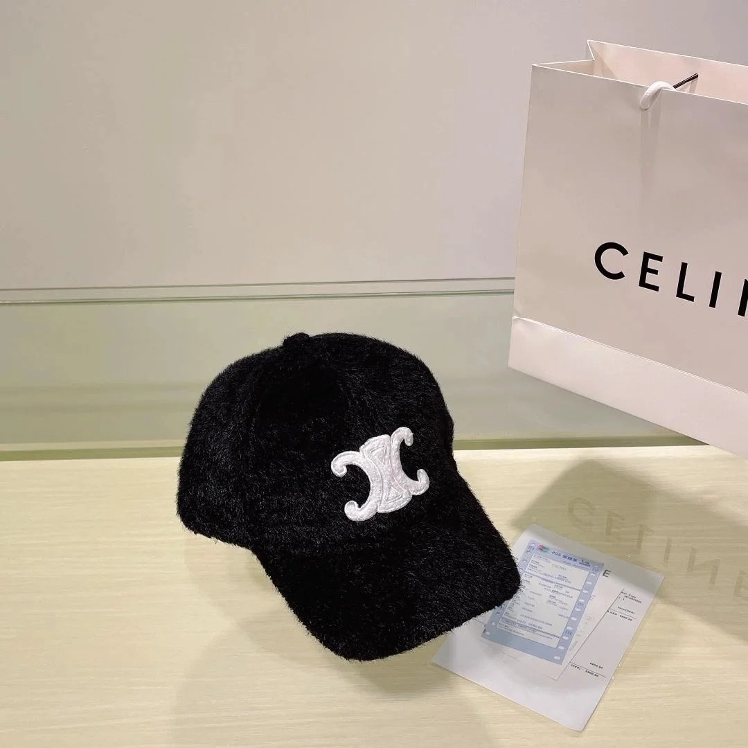 셀린느 트리옹프 블랙 퍼 베이스볼 캡