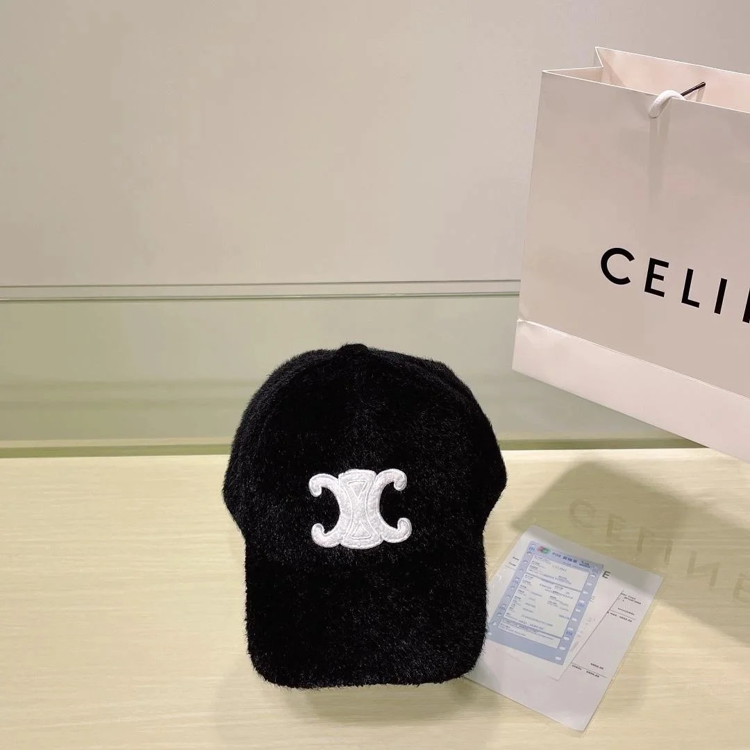 셀린느 트리옹프 블랙 퍼 베이스볼 캡