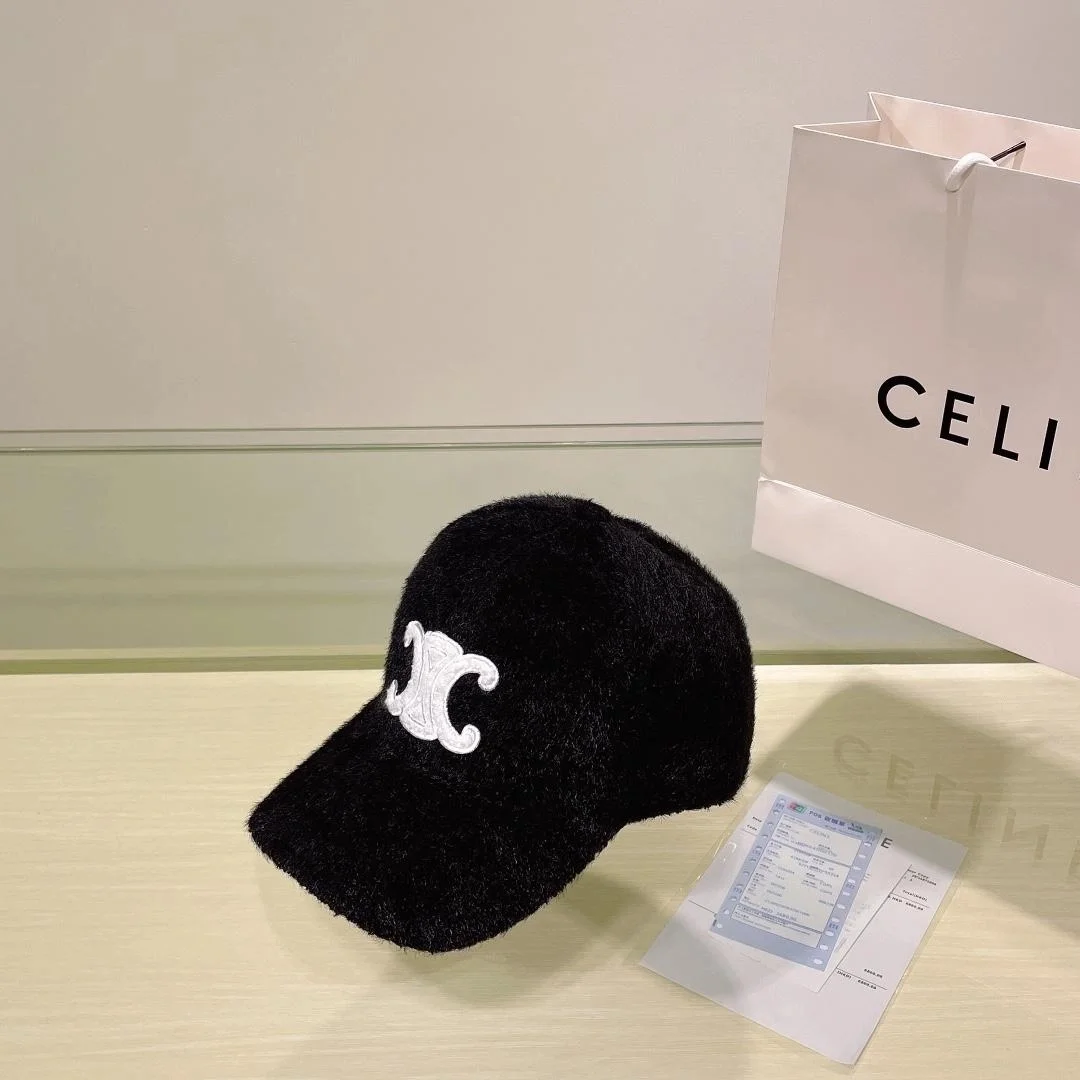 셀린느 트리옹프 블랙 퍼 베이스볼 캡