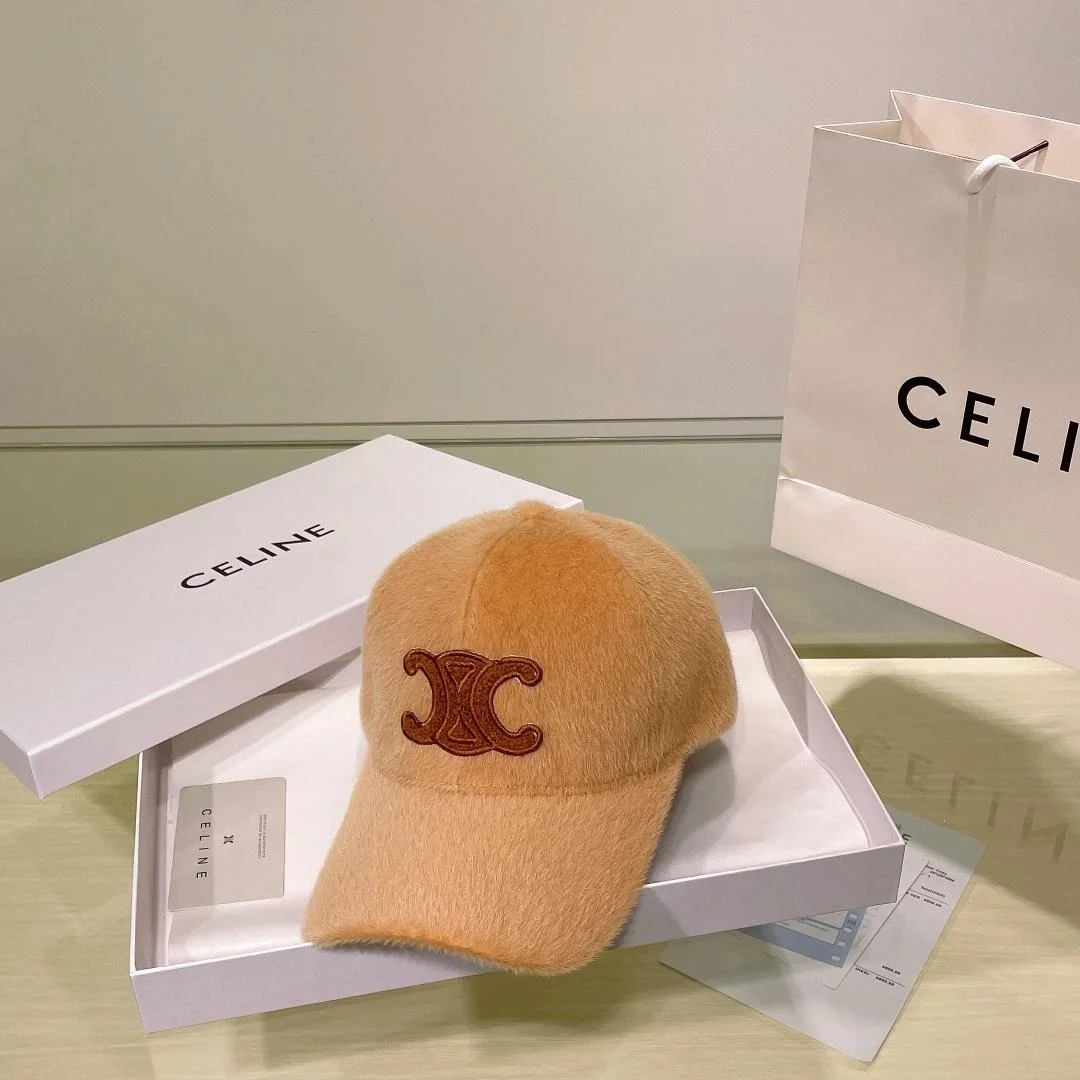 셀린느 트리옹프 베이지 퍼 베이스볼 캡