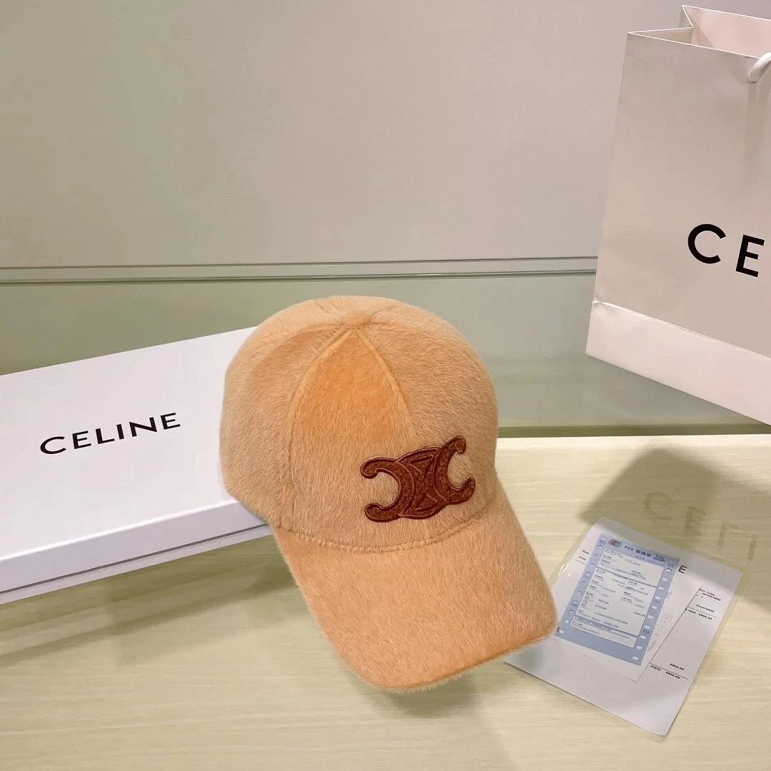셀린느 트리옹프 베이지 퍼 베이스볼 캡