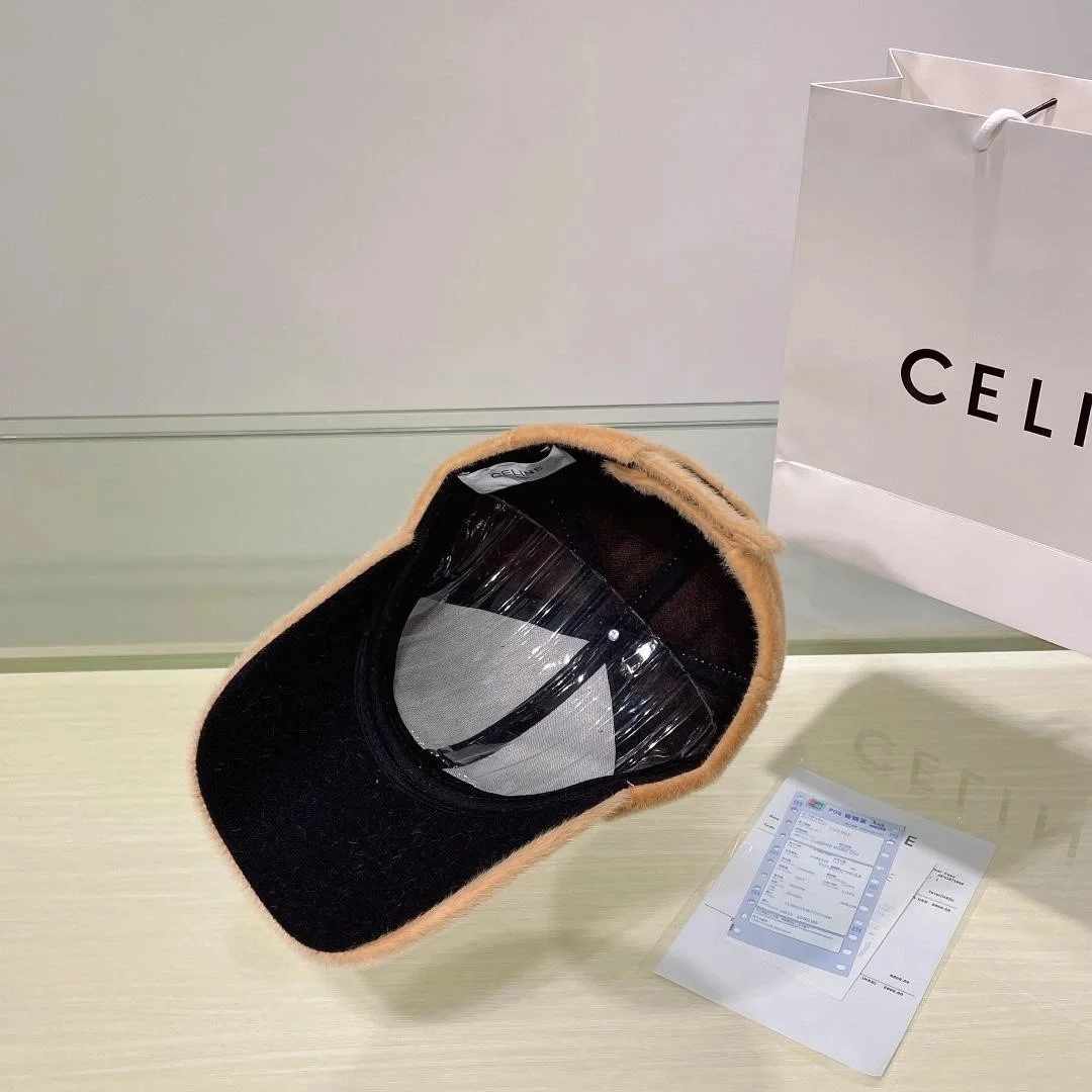 셀린느 트리옹프 베이지 퍼 베이스볼 캡