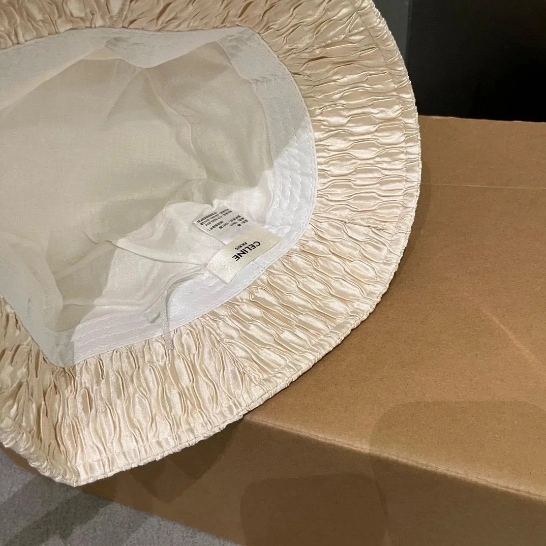 셀린느 링클 화이트 버킷 햇