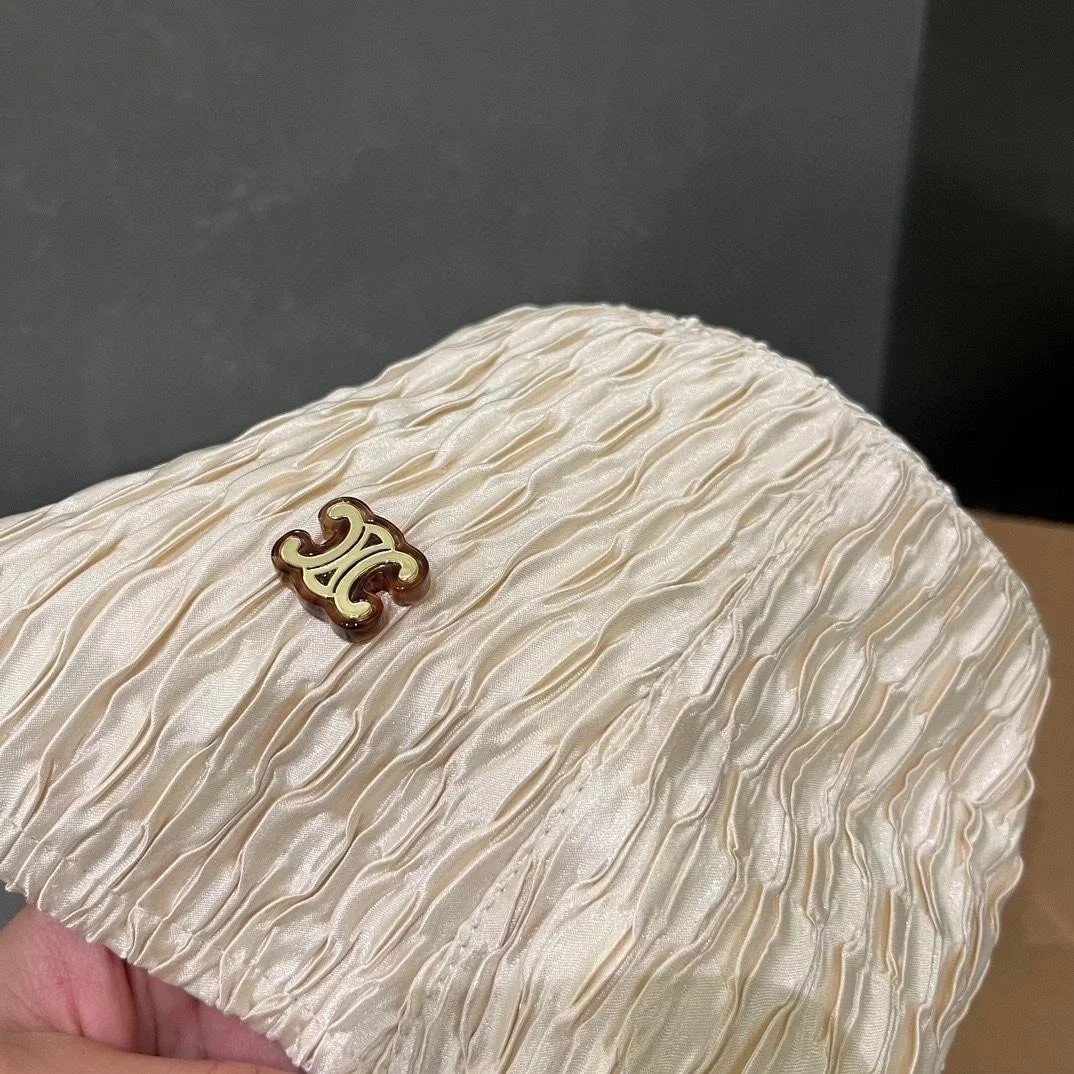 셀린느 링클 화이트 버킷 햇