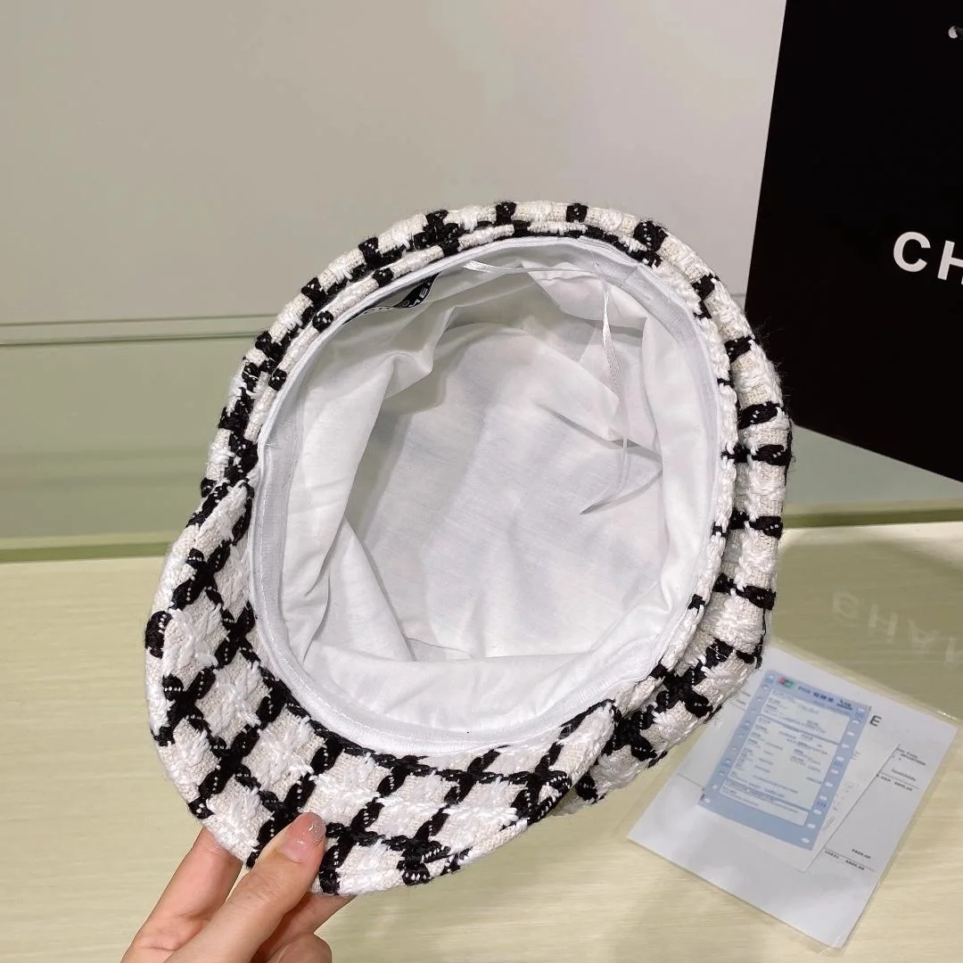 샤넬 트위드 화이트 블랙 비니 캡