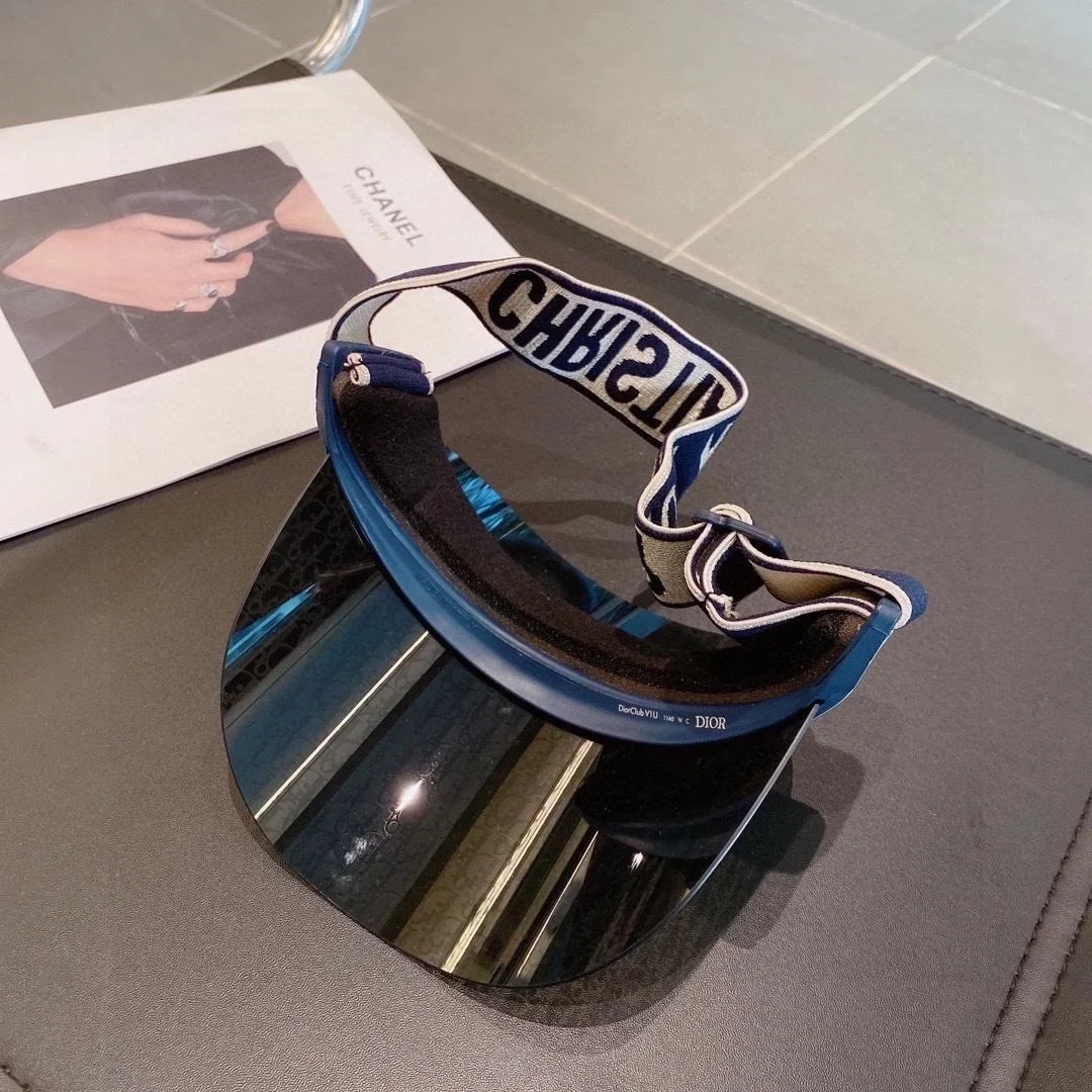 디올 클럽 V1U 오블리크 바이저 선 캡