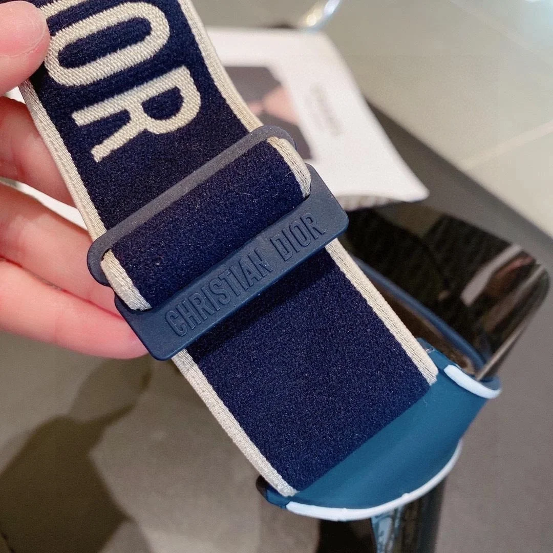 디올 클럽 V1U 오블리크 바이저 선 캡