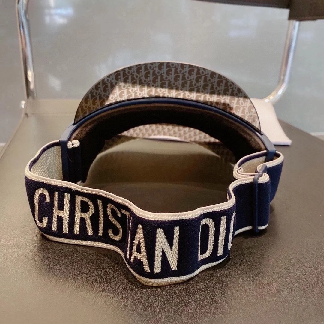 디올 클럽 V1U 오블리크 바이저 선 캡