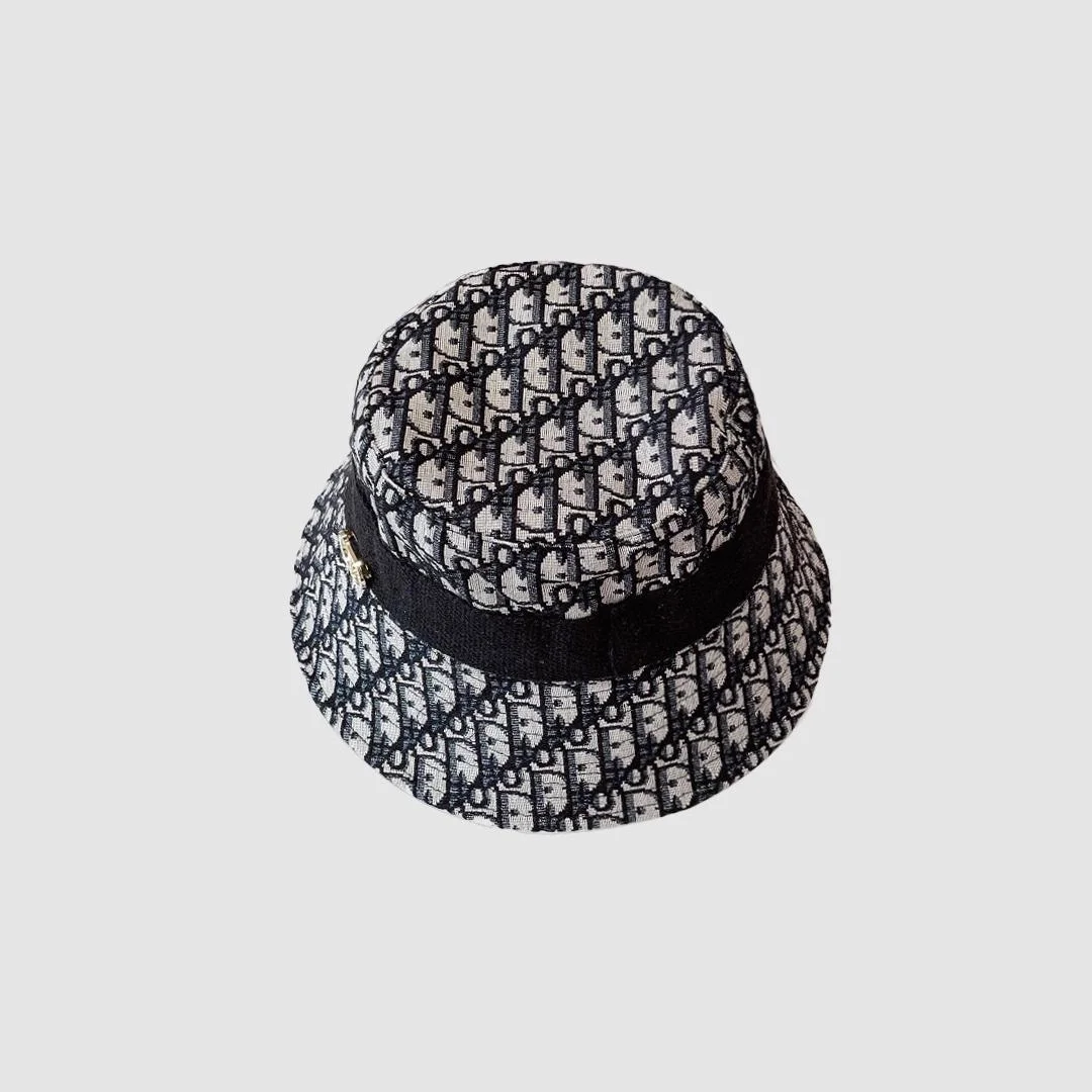 디올 오블리크 블랙 스몰 브림 버킷 햇