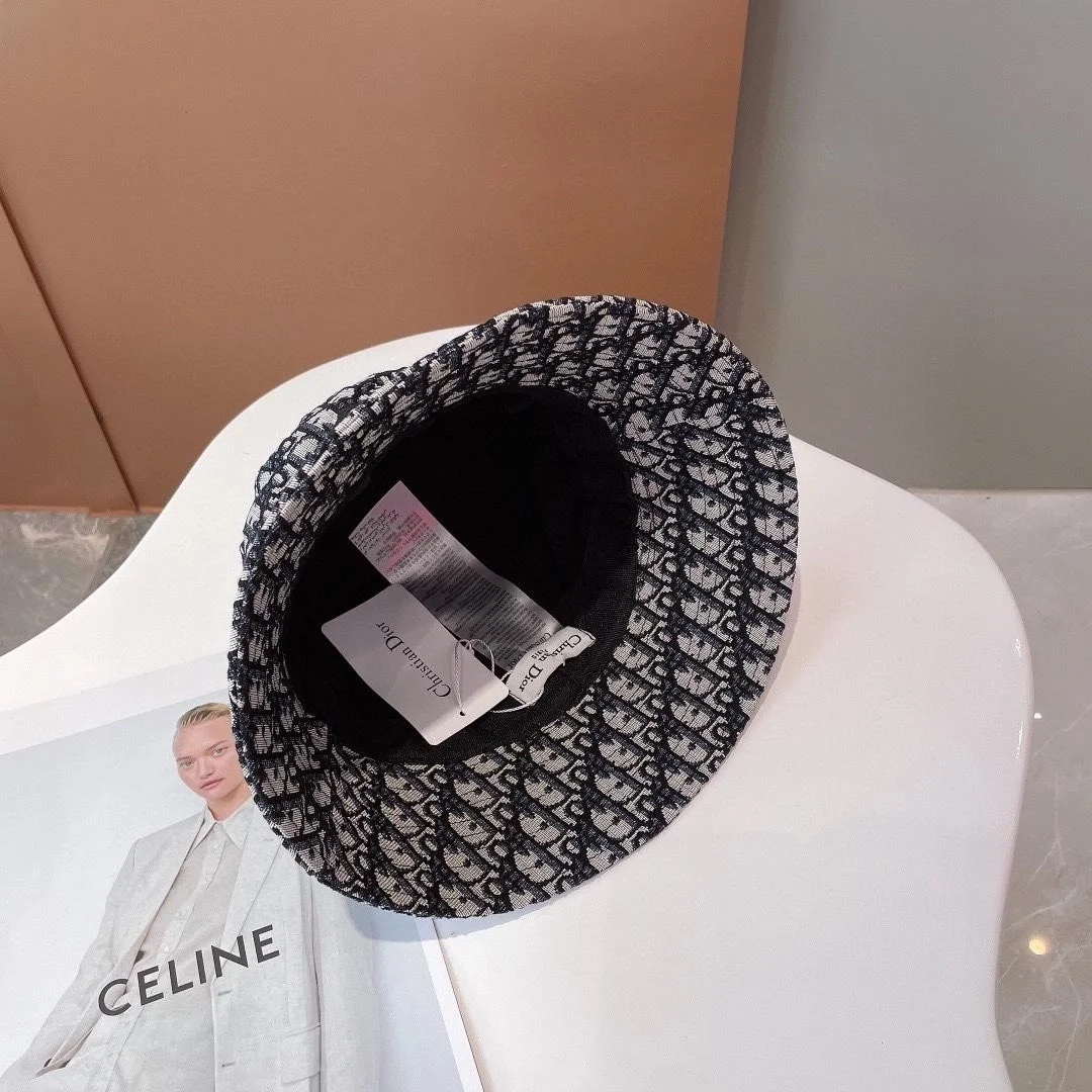 디올 오블리크 블랙 스몰 브림 버킷 햇