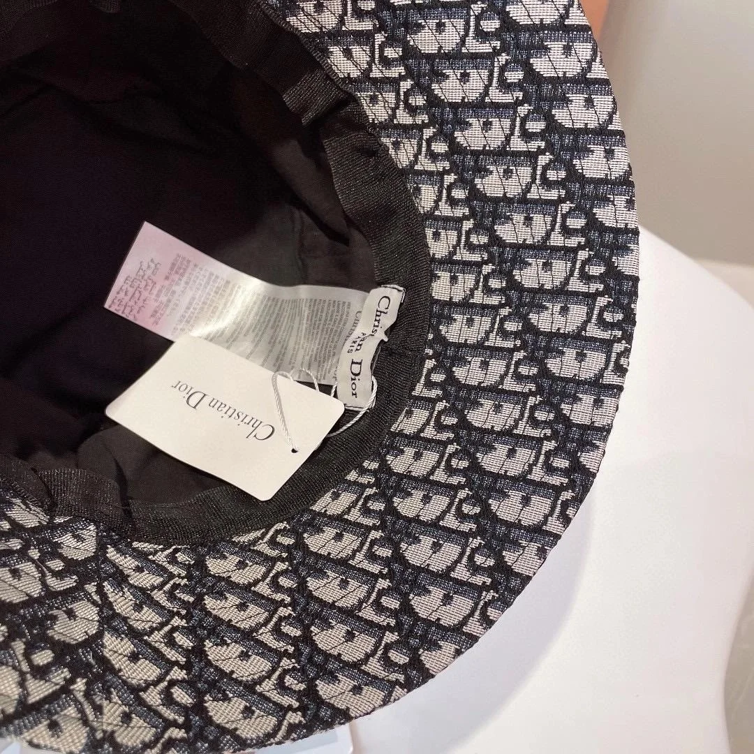 디올 오블리크 블랙 스몰 브림 버킷 햇