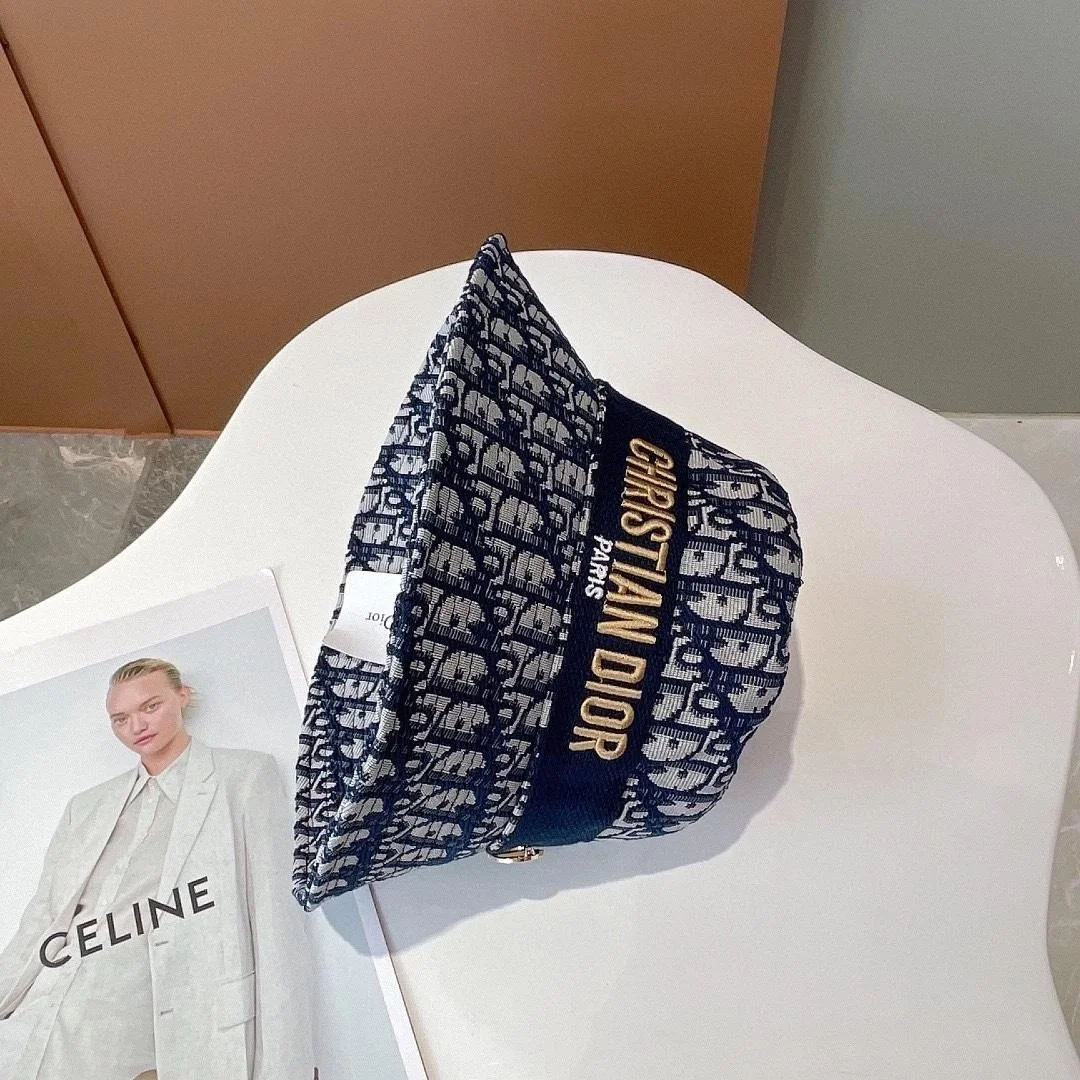 디올 오블리크 네이비 스몰 브림 버킷 햇