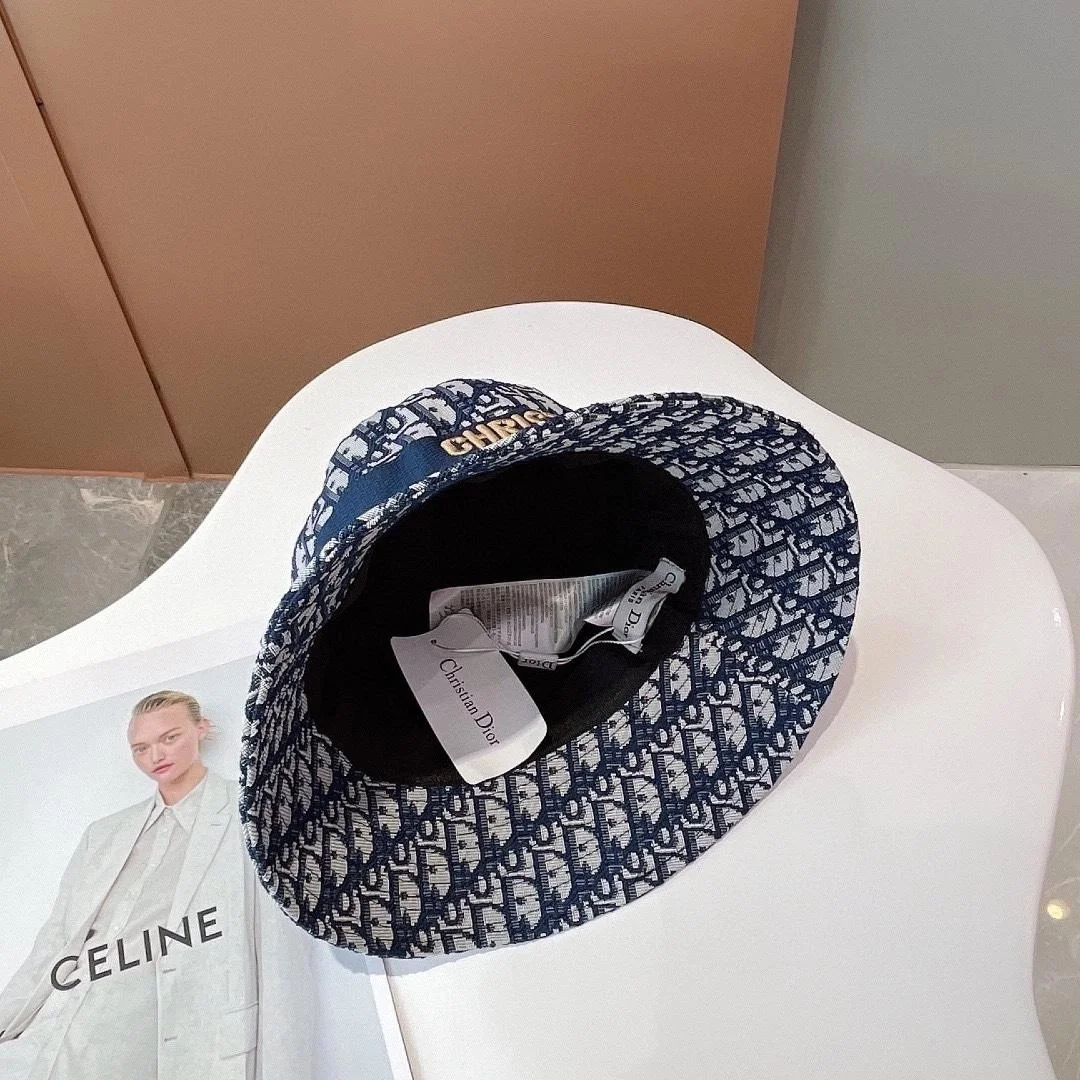 디올 오블리크 네이비 스몰 브림 버킷 햇