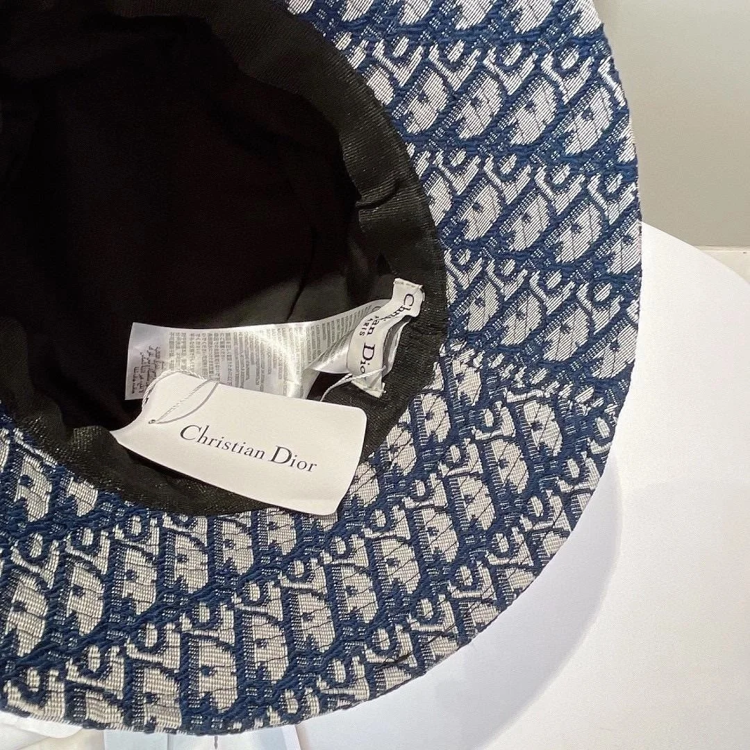 디올 오블리크 네이비 스몰 브림 버킷 햇