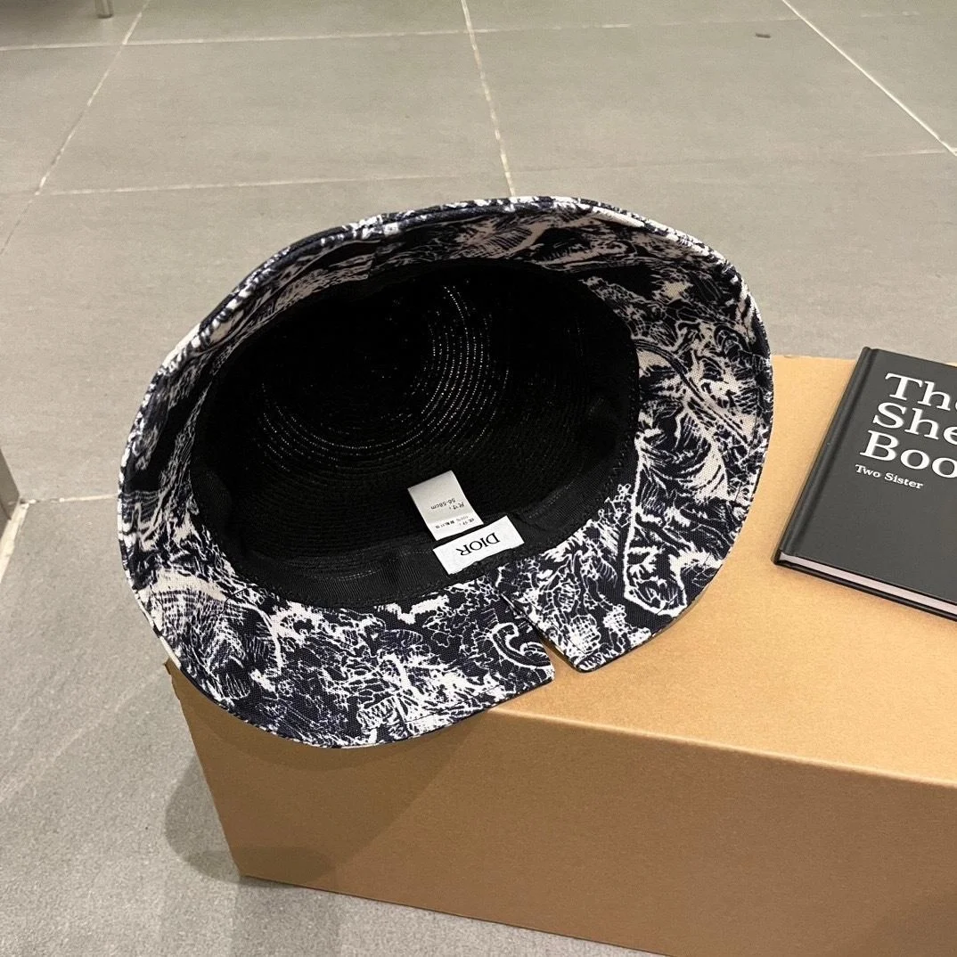 디올 스몰 브림 블랙 버킷 햇