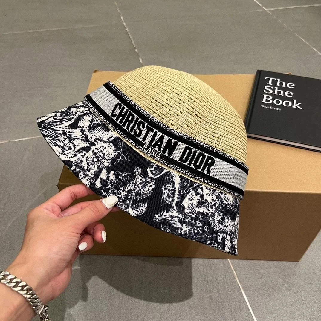 디올 스몰 브림 베이지 버킷 햇