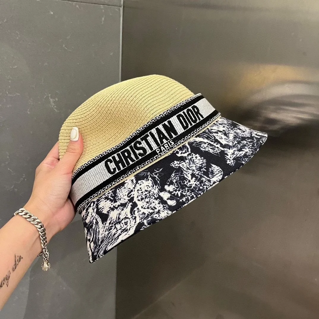 디올 스몰 브림 베이지 버킷 햇