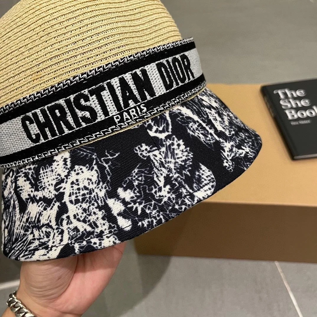 디올 스몰 브림 베이지 버킷 햇