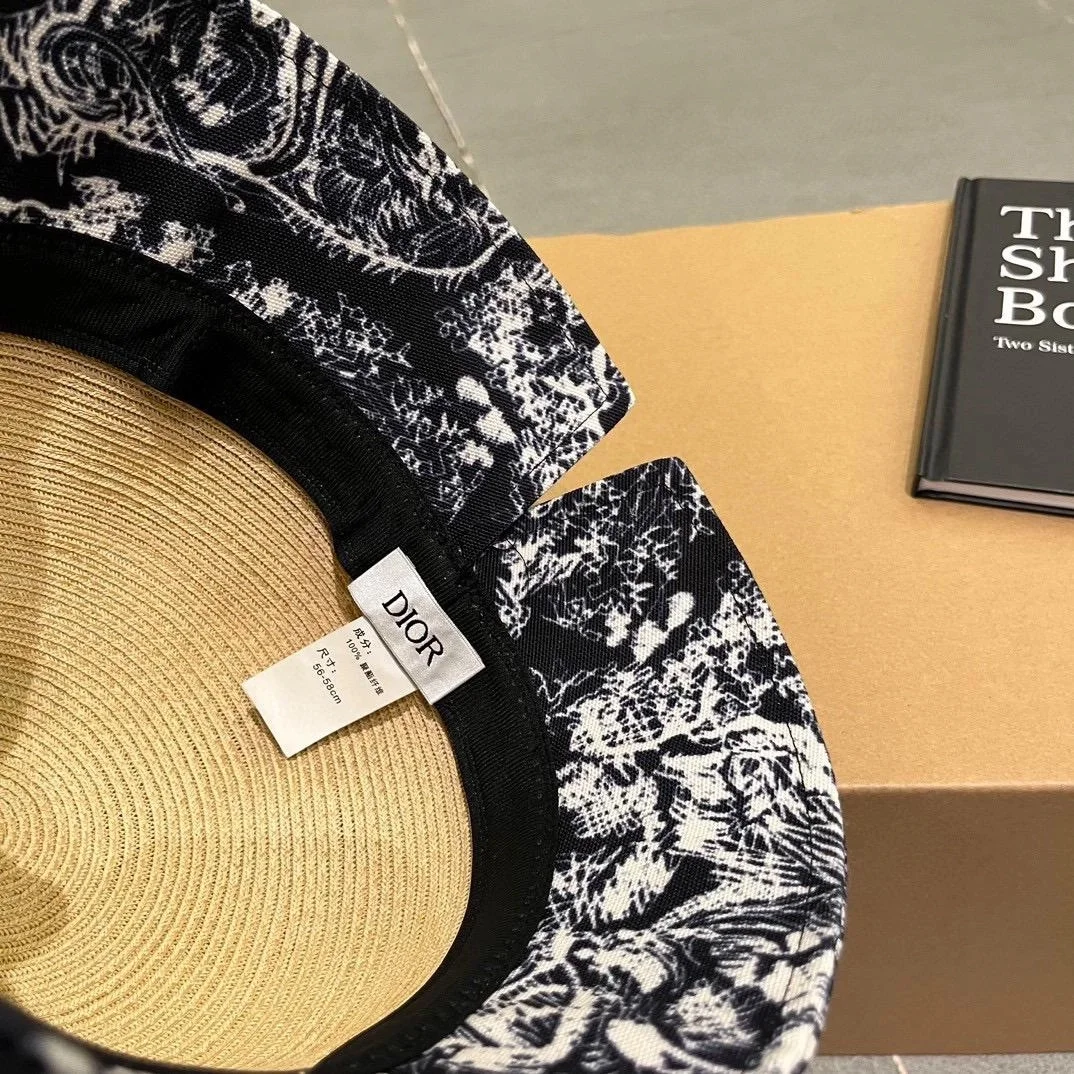 디올 스몰 브림 베이지 버킷 햇