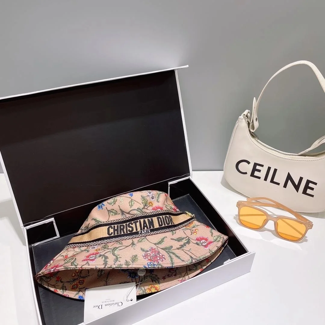 디올 D-BOBBY 페티 플로럴 베이지 스몰 버킷 햇