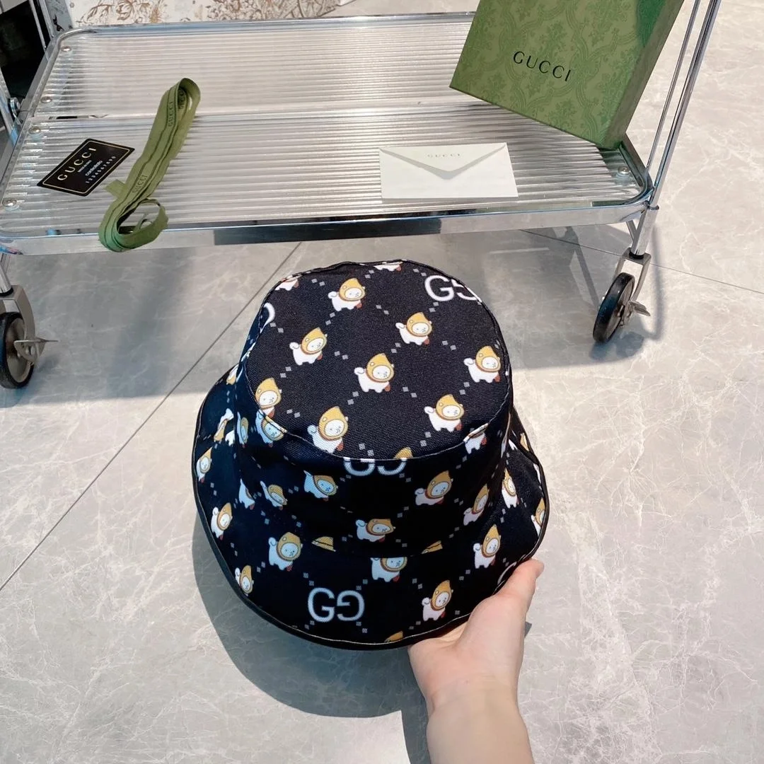 구찌 카와이 애니멀 프린트 블랙 코튼 버킷 햇