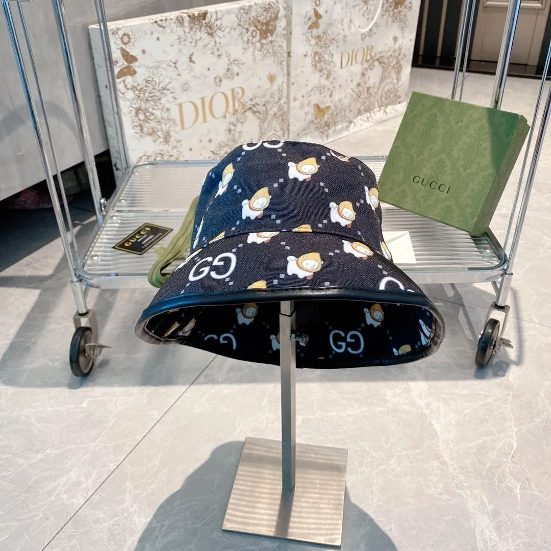 구찌 카와이 애니멀 프린트 블랙 코튼 버킷 햇