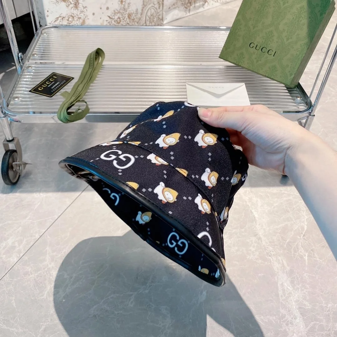 구찌 카와이 애니멀 프린트 블랙 코튼 버킷 햇