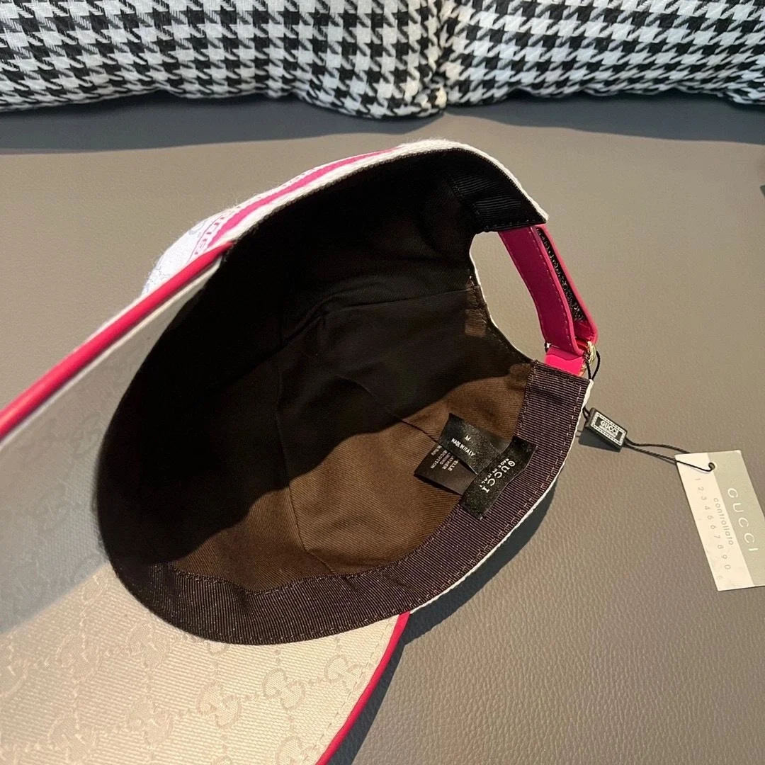 구찌 GG 자카드 로고 패치 화이트 베이스볼 캡