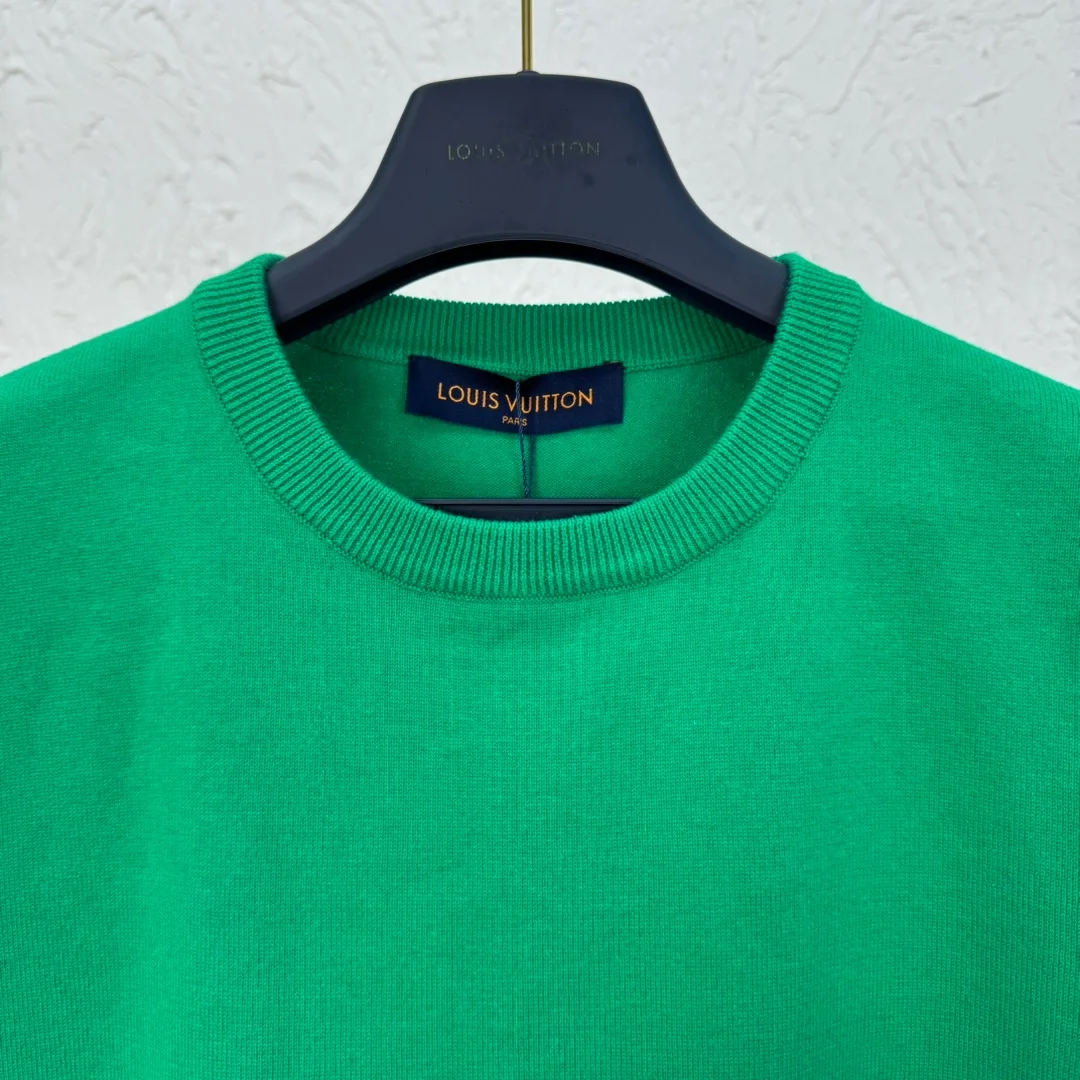 루이비통 숏 슬리브드 시그니처 크루넥 티셔츠 1AFIU1