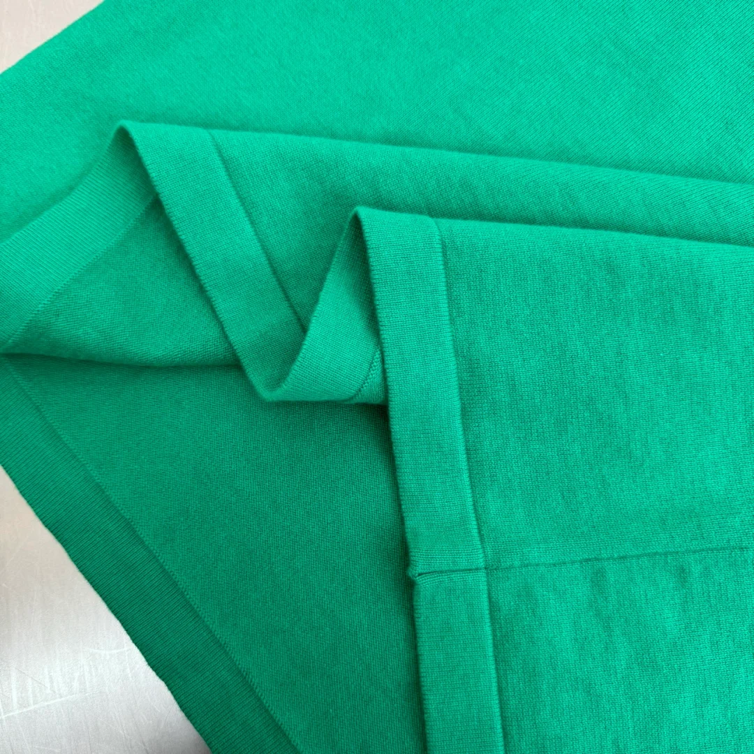 루이비통 숏 슬리브드 시그니처 크루넥 티셔츠 1AFIU1