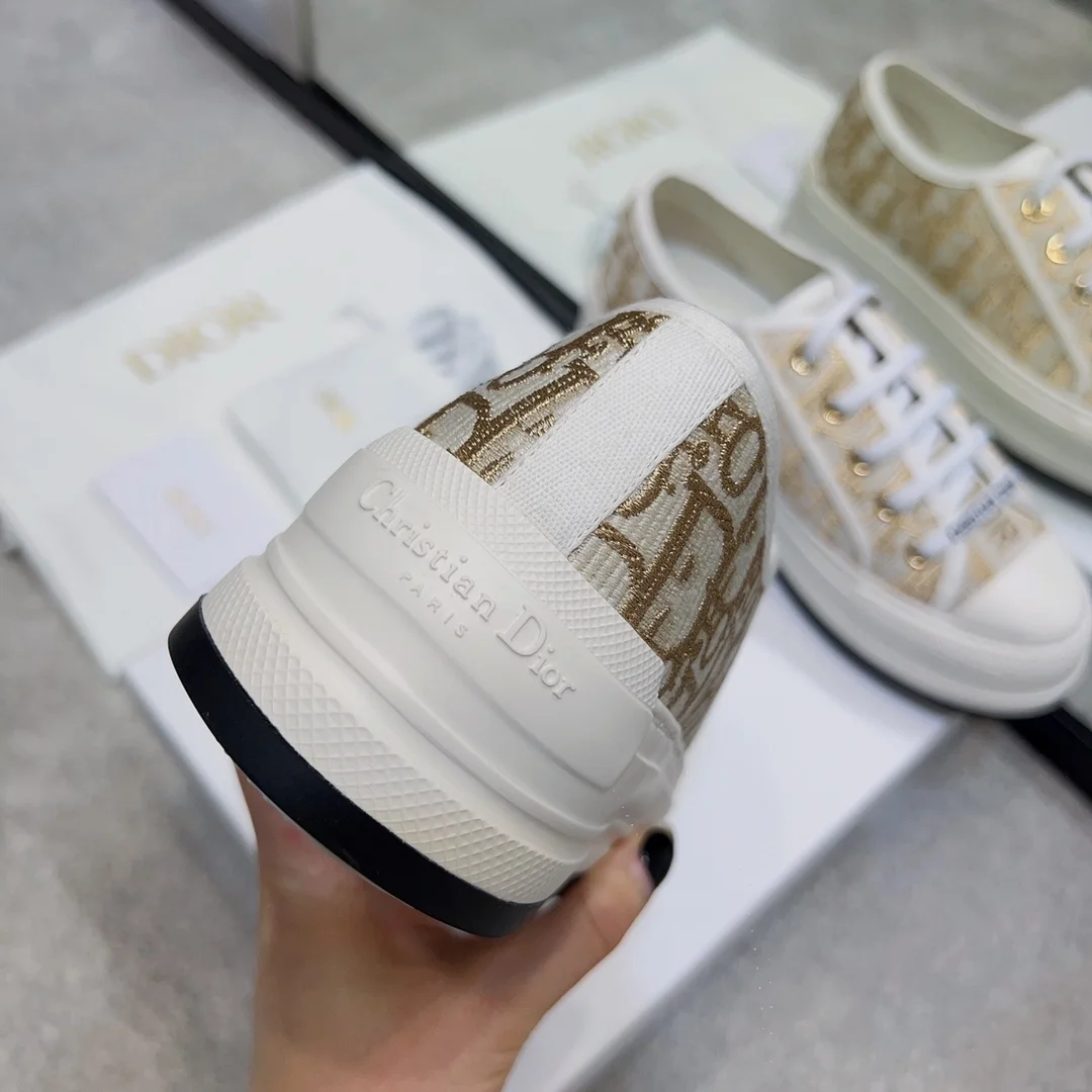 디올 플랫폼 스니커즈 화이트&골드