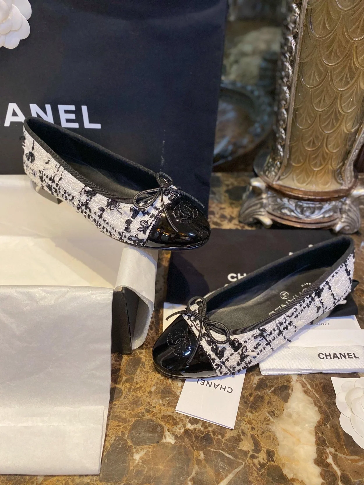 샤넬 발레리나 플랫 트위드 페이턴트 카프스킨 샌들