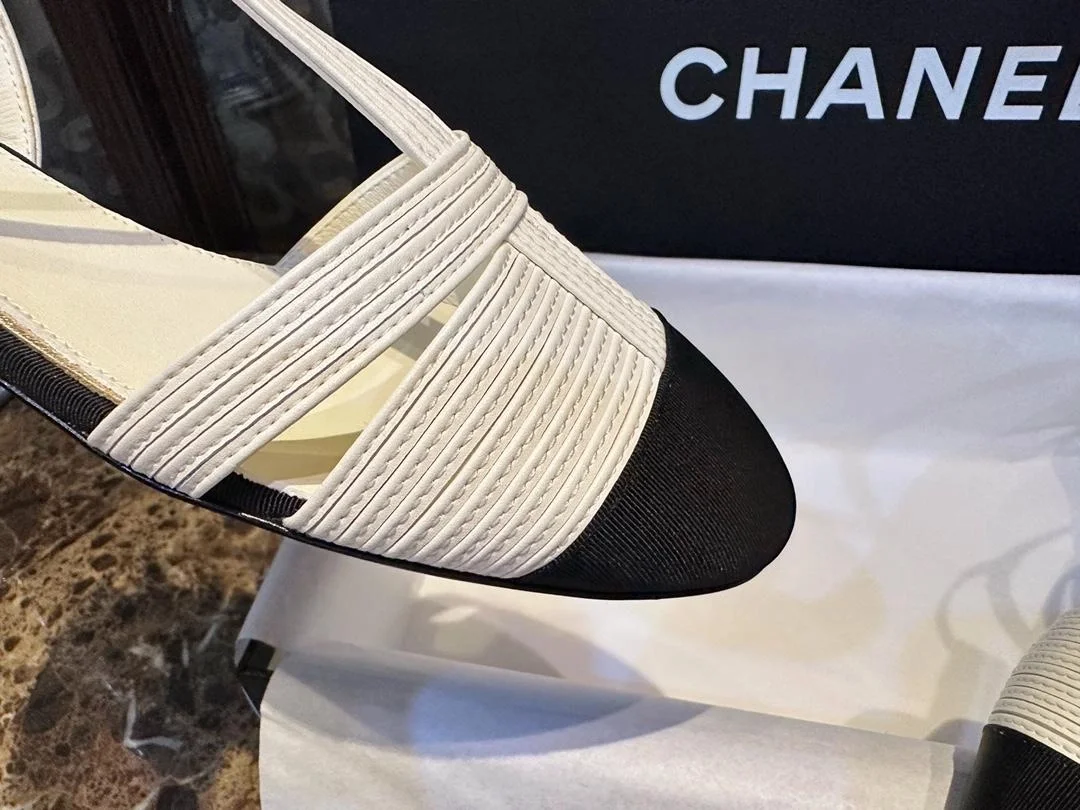 샤넬 램스킨 그로그랭 토 오픈 샌들