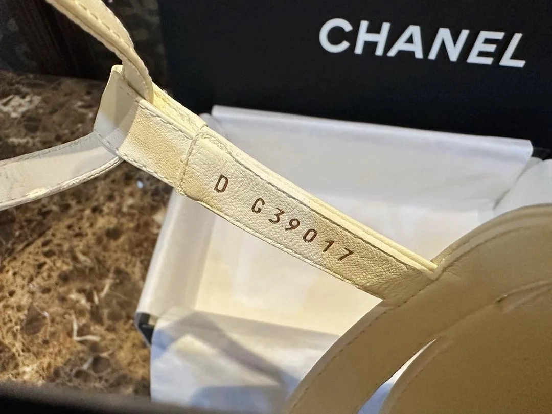 샤넬 램스킨 그로그랭 토 오픈 샌들