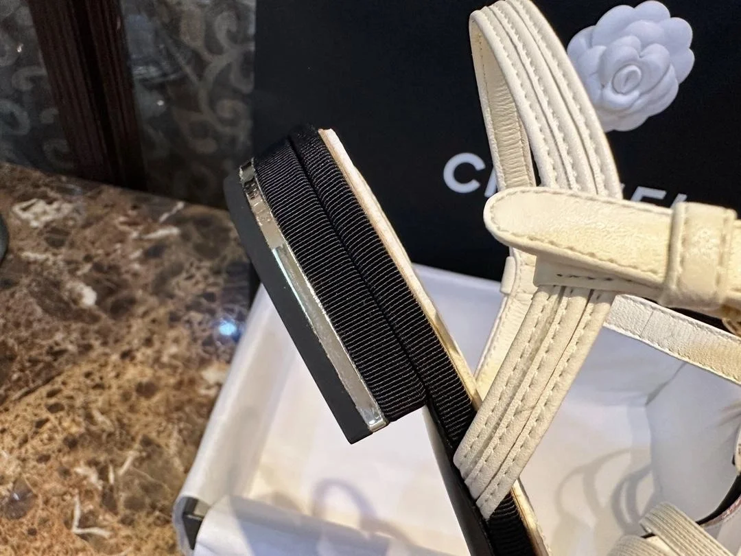 샤넬 램스킨 그로그랭 토 오픈 샌들